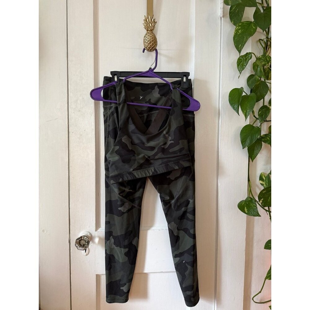 Old Navy, active women’s size large camouflage bra and leggings set